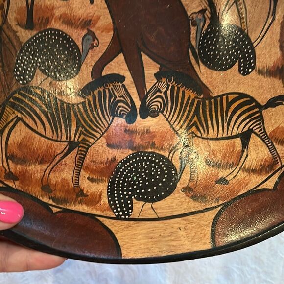 Vintage Hand Crafted Wooden Bowl African Folk Art Brown Giraffe Zebra Elephant - Picture 5 of 8